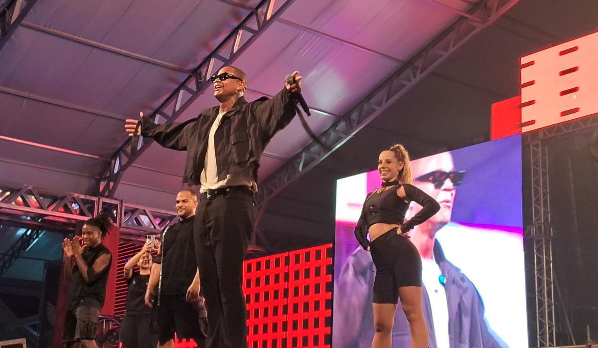 Festival de Verão Agita Multidão com Shows de Durval Lelys, Bel Marques, Leo Santana e Thiaguinho Festival de Verão Agita Multidão com Shows de Durval Lelys, Bel Marques, Leo Santana e Thiaguinho