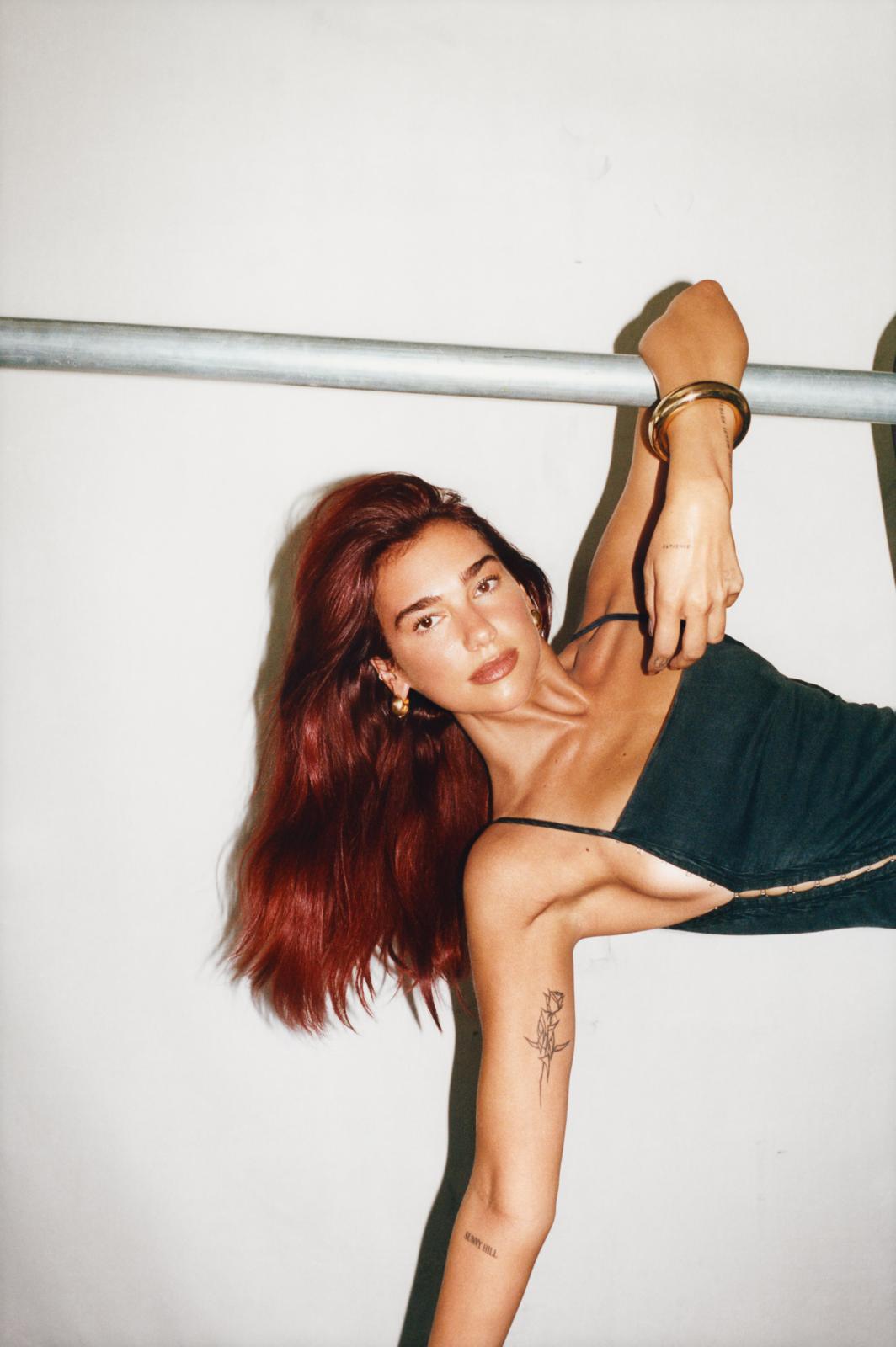 DUA LIPA VENCE O BRIT AWARDS 2024 COMO MELHOR PERFORMANCE POP