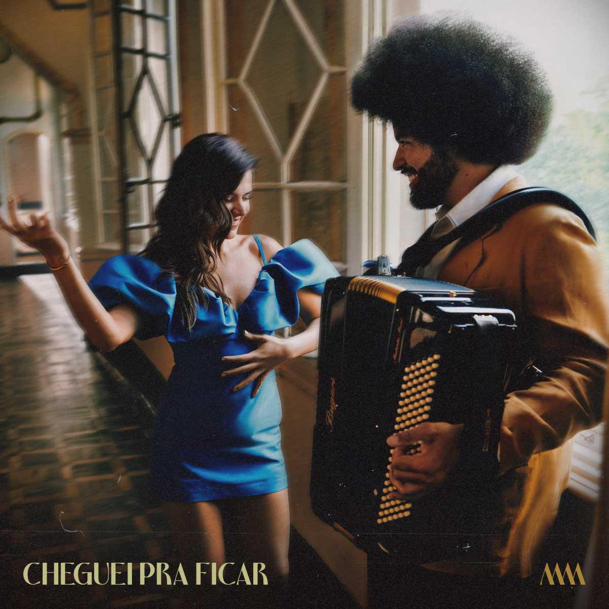 "Cheguei Pra Ficar" é a primeira amostra do álbum do forró que reúne as vozes de Mariana Aydar e Mestrinho