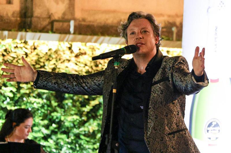 Em única apresentação, Tenor Felipe Menegat emociona a todos em Porto Alegre  Em única apresentação, Tenor Felipe Menegat emociona a todos em Porto Alegre