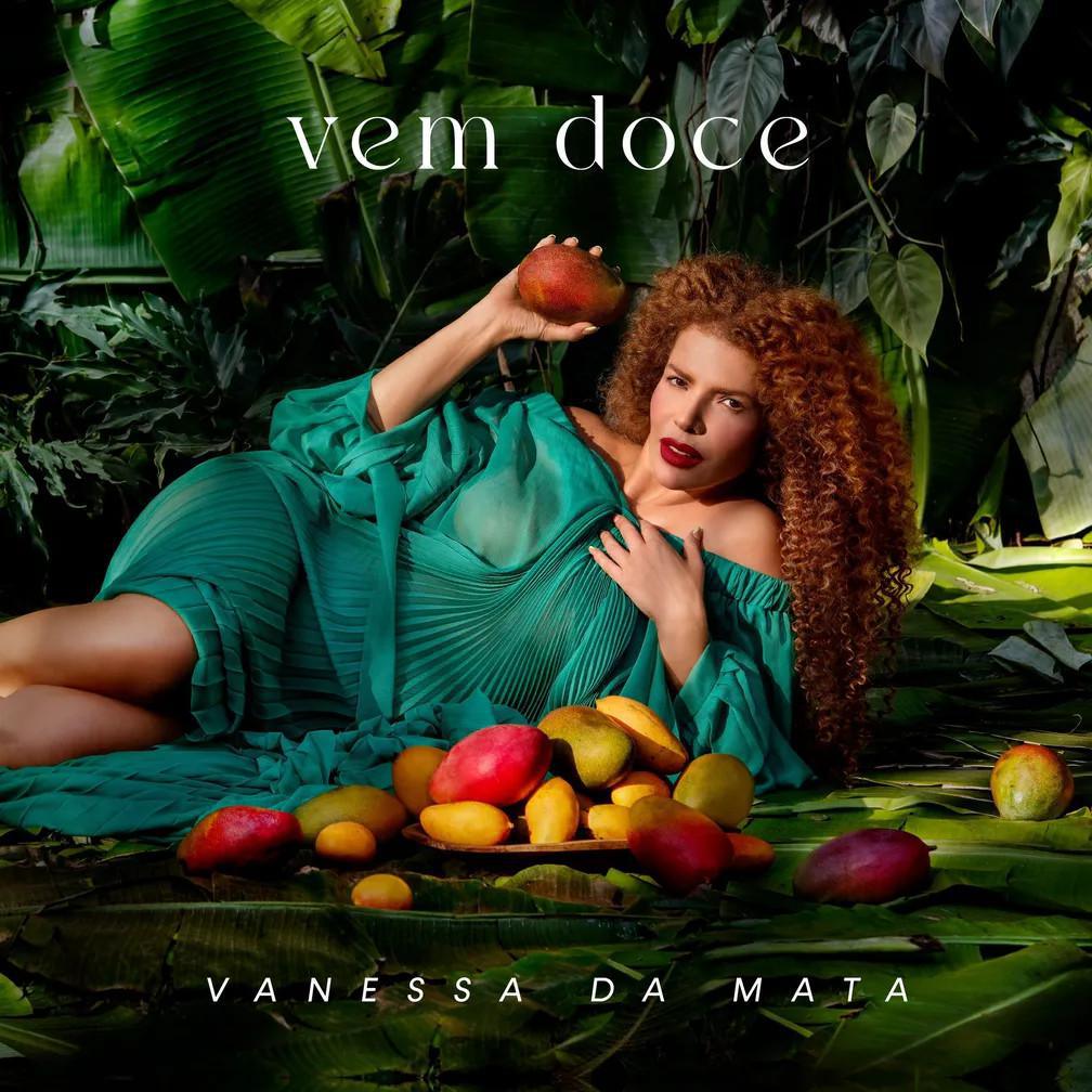 Vanessa da Mata se apresenta na Festa do Divino, em Angra dos Reis