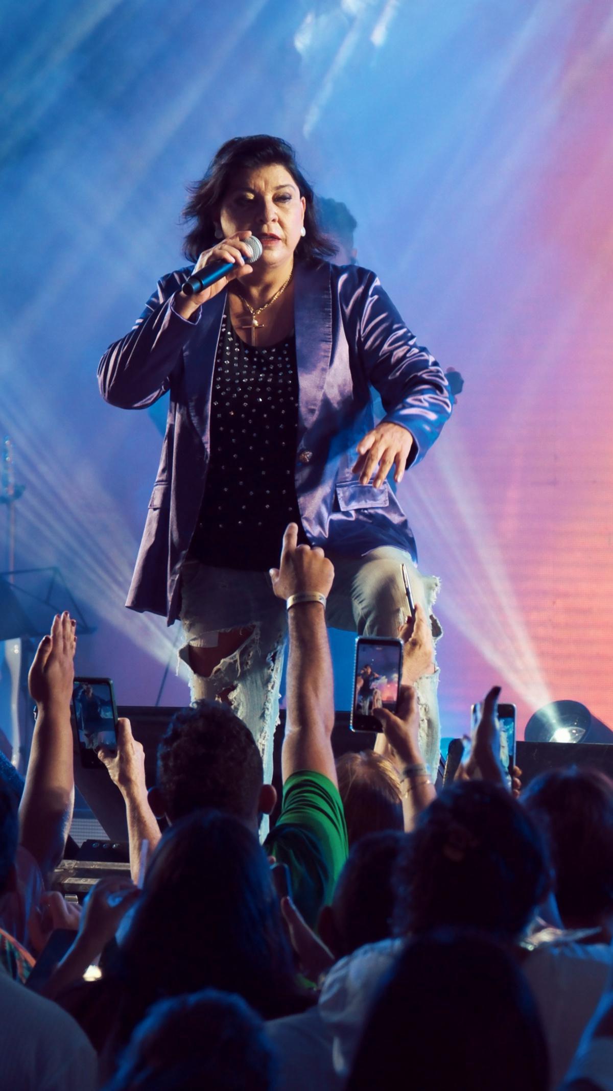 Roberta Miranda agita multidões com os shows da nova turnê INFINITO Roberta Miranda agita multidões com os shows da nova turnê INFINITO