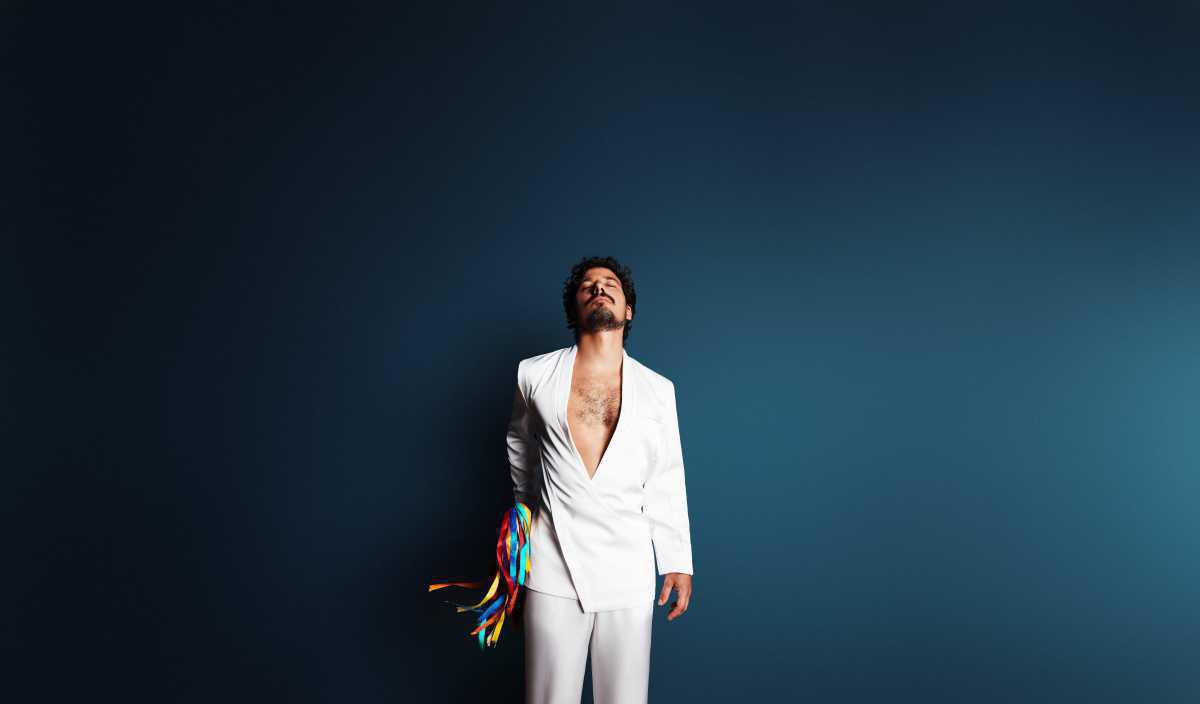 Leal apresenta seu álbum de estreia, pela primeira vez, no palco do Bona Casa de Música Leal apresenta seu álbum de estreia, pela primeira vez, no palco do Bona Casa de Música