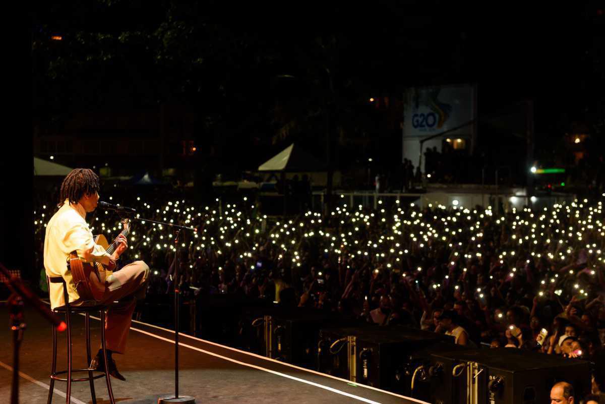 TIM Music Rio finaliza apresentações com grande show de Djavan em noite iluminada na praia de Copacabana TIM Music Rio finaliza apresentações com grande show de Djavan em noite iluminada na praia de Copacabana