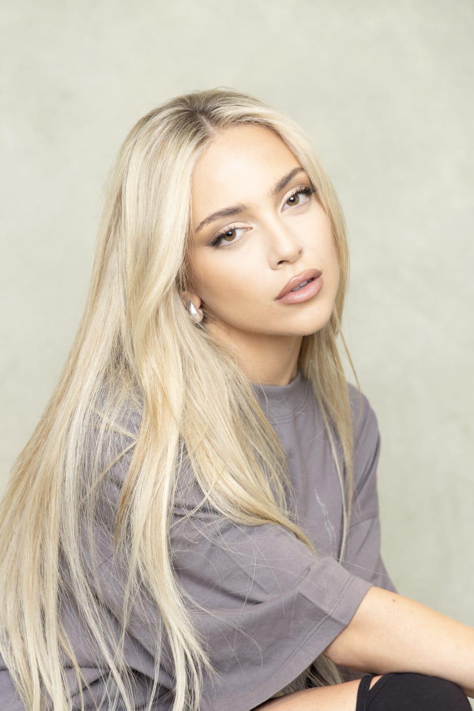 Ana Mena encanta público no Festival O Son do Camiño, na Espanha Ana Mena encanta público no Festival O Son do Camiño, na Espanha