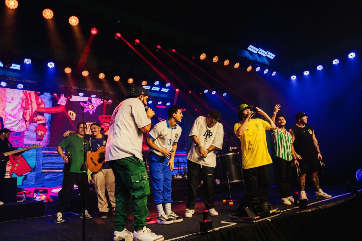 Grupo Atitude 67 recebe Banda FUN7 para participação especial em show! Grupo Atitude 67 recebe Banda FUN7 para participação especial em show!