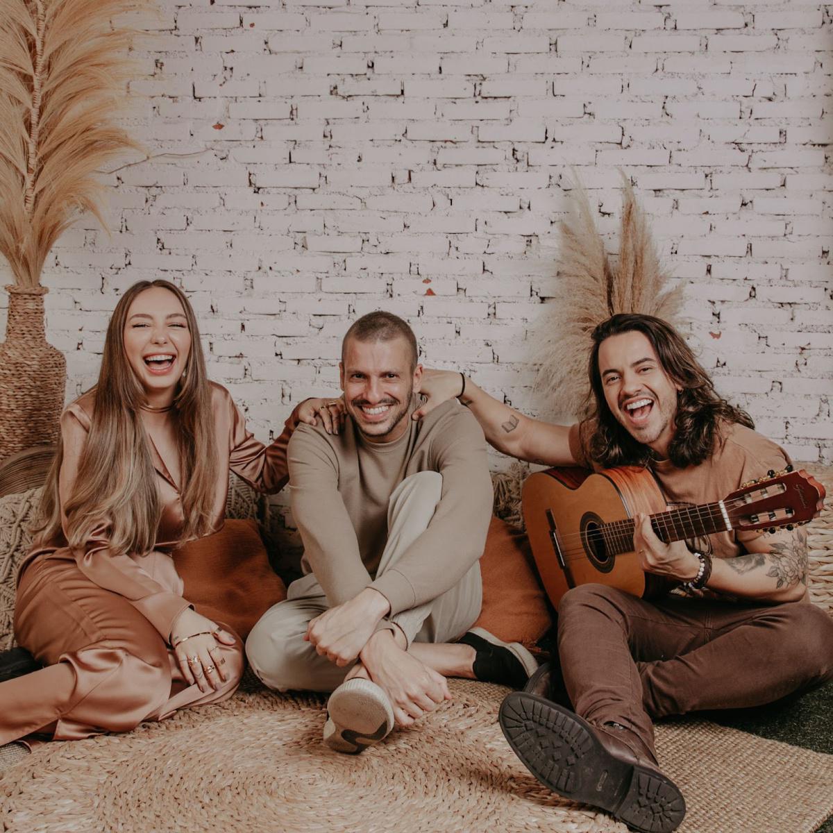 MAR ABERTO lança o feat dos mares: "Massagem nas costas", em parceria com João Mar MAR ABERTO lança o feat dos mares: "Massagem nas costas", em parceria com João Mar