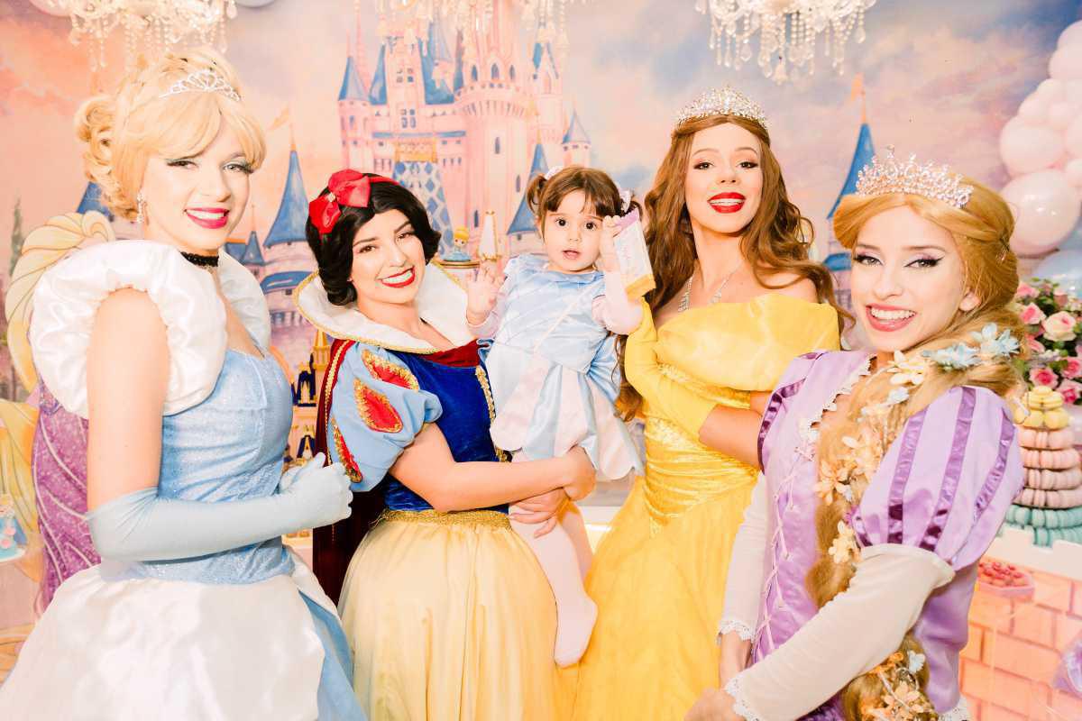 Thiago Arancam e Aline Frare realizam megafesta para o aniversário da filha Angelina Thiago Arancam e Aline Frare realizam megafesta para o aniversário da filha Angelina