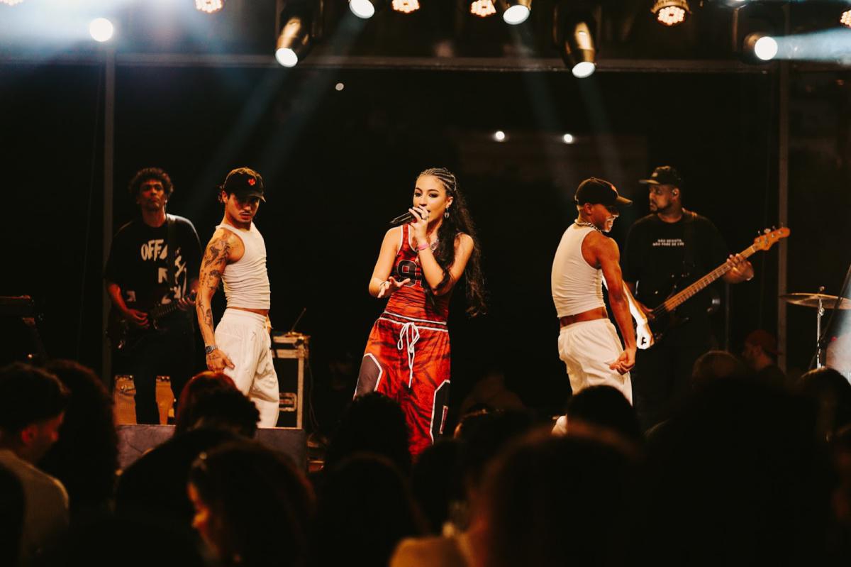 GIOLI e MC Cabelinho fazem show memorável na Ilha Itanhangá, no Rio