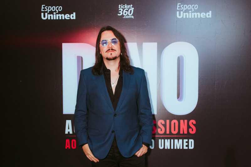 Com ingressos esgotados, Dino Fonseca sobe pela primeira vez ao palco do Espaço Unimed e realiza show histórico em São Paulo Com ingressos esgotados, Dino Fonseca sobe pela primeira vez ao palco do Espaço Unimed e realiza show histórico em São Paulo