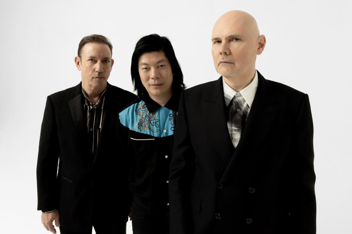 The Smashing Pumpkins anuncia duas apresentações da turnê "The World Is A Vampire" no Brasil The Smashing Pumpkins anuncia duas apresentações da turnê "The World Is A Vampire" no Brasil