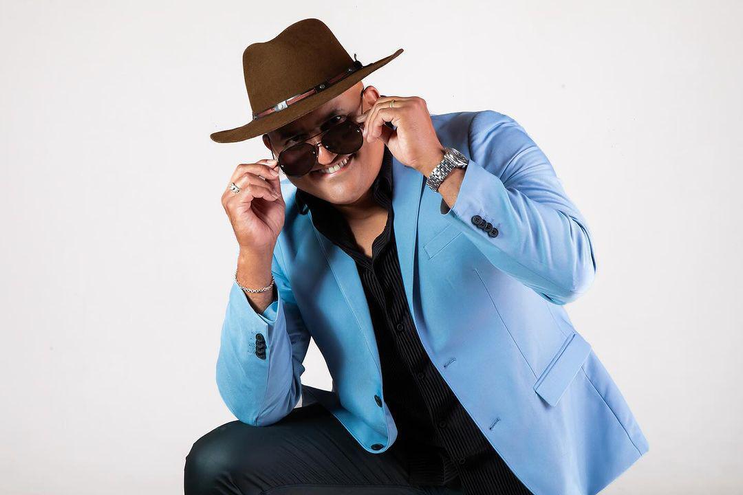 Ceian Muniz lança regravação de "Por Causa de Você", do The Fevers, nesta sexta-feira (19) Ceian Muniz lança regravação de "Por Causa de Você", do The Fevers, nesta sexta-feira (19)