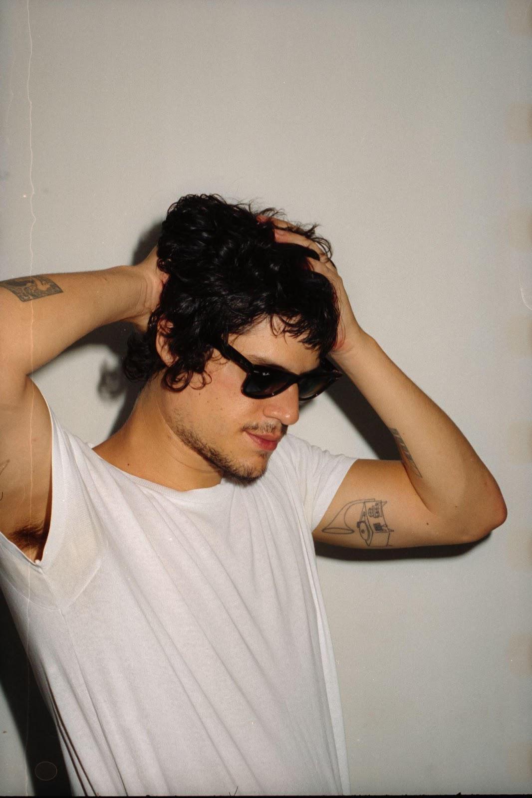 Leo Quintella lança versão de "A cara e a coragem", de Guilherme Arantes Leo Quintella lança versão de "A cara e a coragem", de Guilherme Arantes