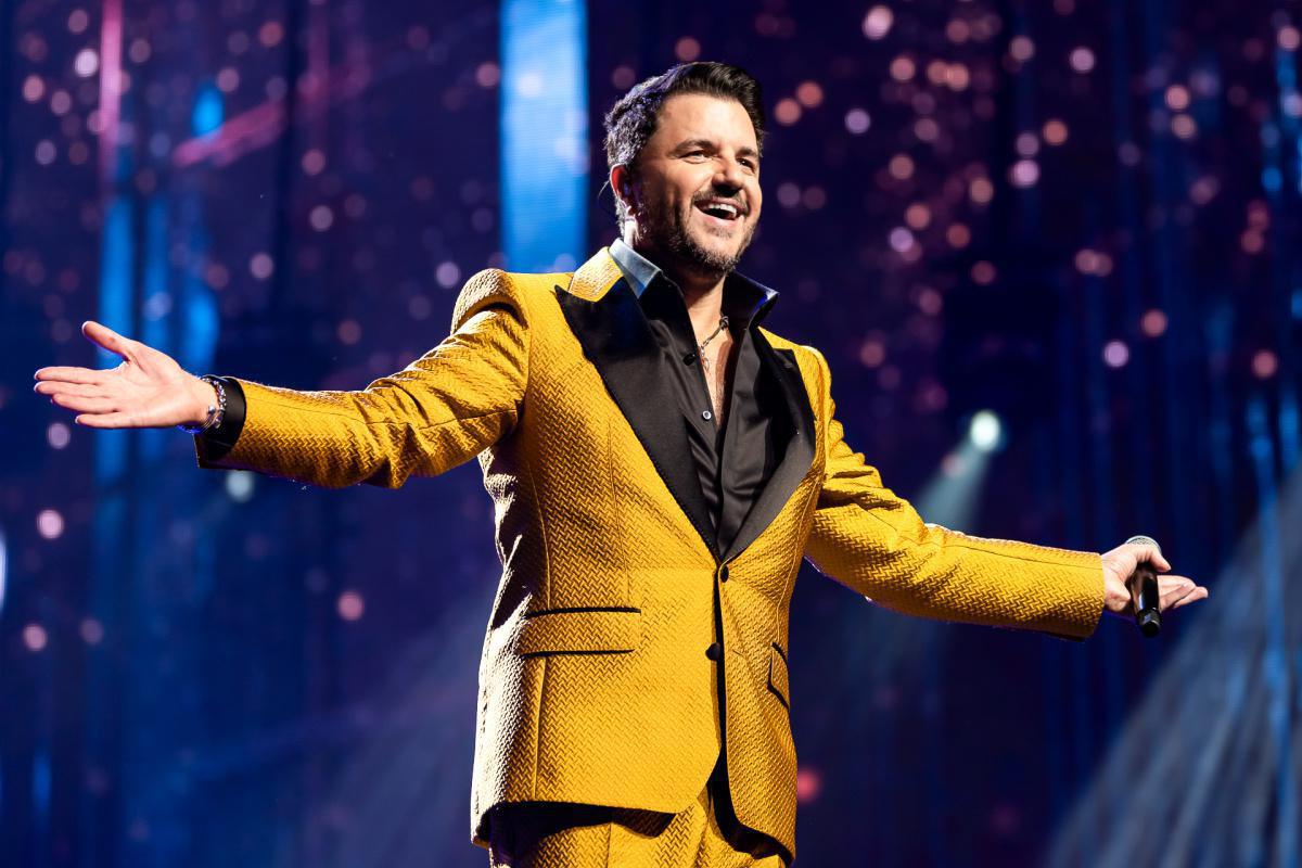 Maurício Manieri realiza show especial de fim de ano no Espaço Unimed Maurício Manieri realiza show especial de fim de ano no Espaço Unimed