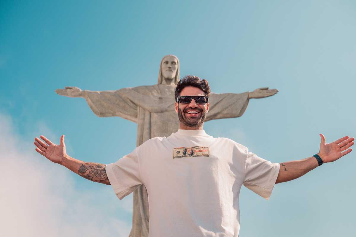 Ex-fazenda, "Netto Dj" é o primeiro artista eletrônico a assinar com escritório de Zé Neto & Cristiano Ex-fazenda, "Netto Dj" é o primeiro artista eletrônico a assinar com escritório de Zé Neto & Cristiano