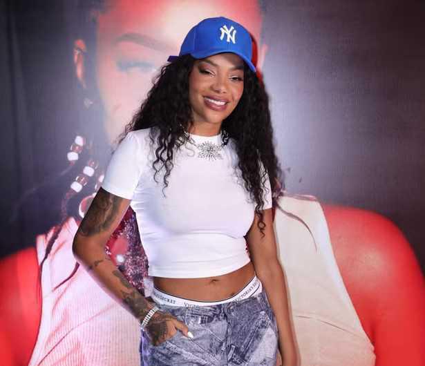 A cantora Ludmilla recebeu famosos em um after promovido em ilha do RJ A cantora Ludmilla recebeu famosos em um after promovido em ilha do RJ