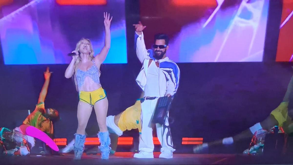 Zara Larsson realizou um show dançante no Rock In Rio 2024, a cantora sueca entrou no palco com um short personalizado do Brasil