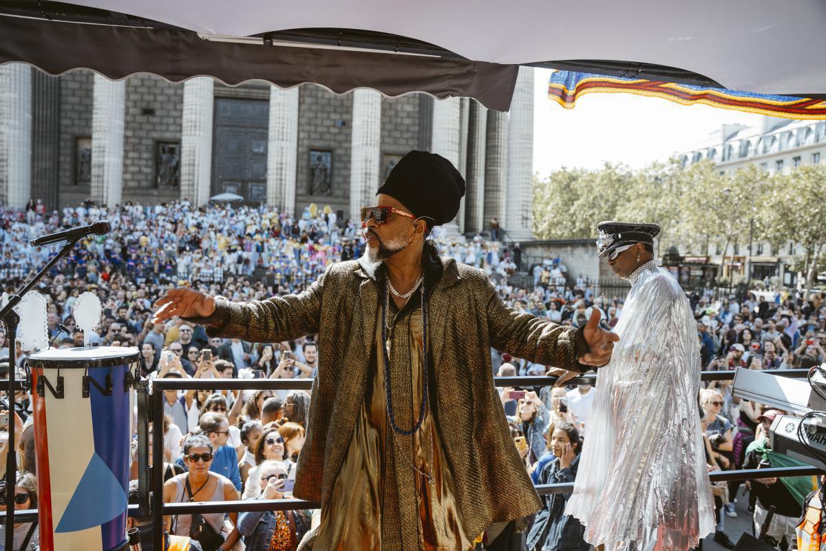 Lavagem de Madeleine: Carlinhos Brown Atrai Multidão em Paris Neste Domingo (15) Lavagem de Madeleine: Carlinhos Brown Atrai Multidão em Paris Neste Domingo (15)