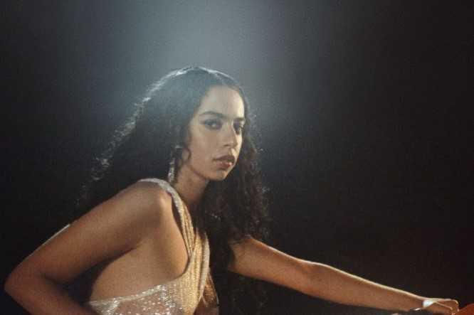 Marina Sena parte pra cima de mulher após ouvir nome da ex de namorado Marina Sena parte pra cima de mulher após ouvir nome da ex de namorado