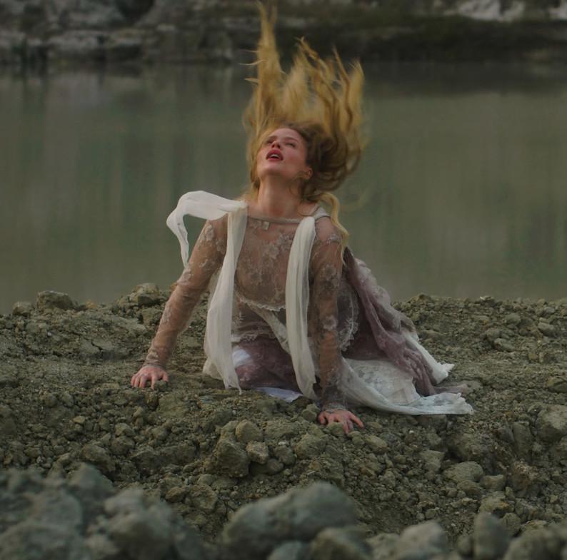 Luísa Sonza apresenta um show inédito de "Escândalo Íntimo Deluxe" no palco do Rock in Rio. A performance promete surpreender o público com sua energia e os hits marcantes da artista Luísa Sonza apresenta um show inédito de "Escândalo Íntimo Deluxe" no palco do Rock in Rio. A performance promete surpreender o público com sua energia e os hits marcantes da artista