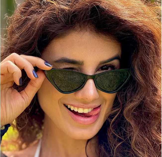 Paula Fernandes recebe elogios dos fãs ao posar de biquíni: 'Ela sabe que é linda! Paula Fernandes recebe elogios dos fãs ao posar de biquíni: 'Ela sabe que é linda!