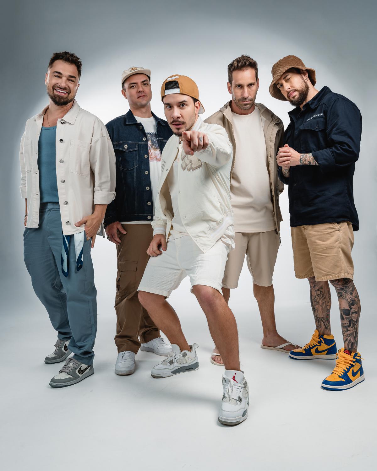 Jeito Moleque anuncia "Me Faz Feliz": Festa edição anos 90 traz participações especiais Jeito Moleque anuncia "Me Faz Feliz": Festa edição anos 90 traz participações especiais