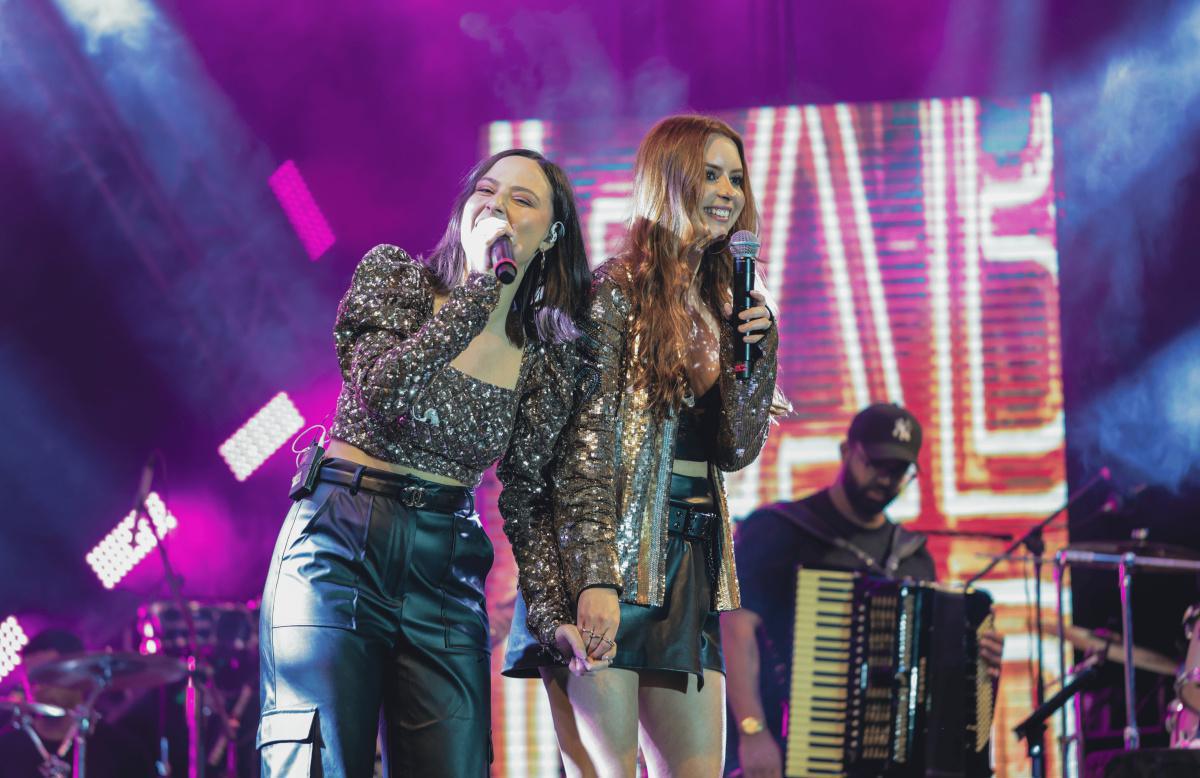 Gabi & Rapha emocionam público com apresentação em Ribeirão Preto e dividem palco com Luiz Carlos do Raça Negra Gabi & Rapha emocionam público com apresentação em Ribeirão Preto e dividem palco com Luiz Carlos do Raça Negra