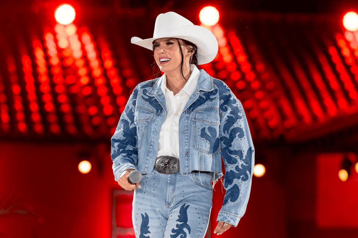 Ana Castela disponibiliza documentário no YouTube com os bastidores do DVD "Herança Boiadeira" Ana Castela disponibiliza documentário no YouTube com os bastidores do DVD "Herança Boiadeira"