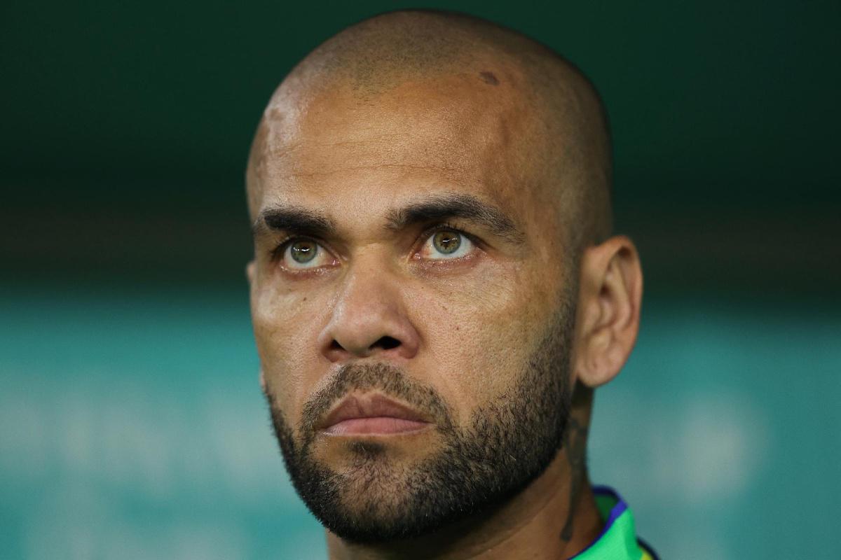 Daniel Alves vai pagar R$ 80 mil de indenização por se apropriar de música de sertanejos Daniel Alves vai pagar R$ 80 mil de indenização por se apropriar de música de sertanejos