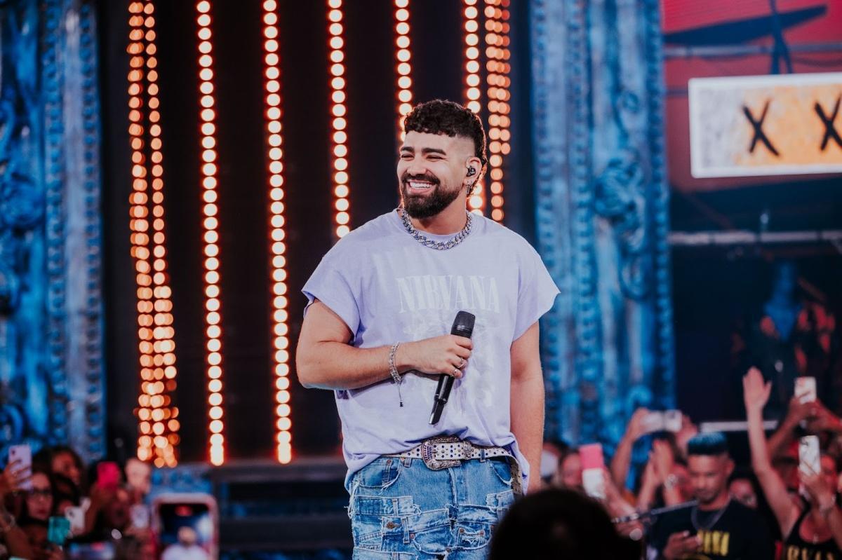 Dilsinho registra "Pagode Diferentão 2" com participações de Menos é Mais, Sorriso Maroto e Mari Fernandez Dilsinho registra "Pagode Diferentão 2" com participações de Menos é Mais, Sorriso Maroto e Mari Fernandez