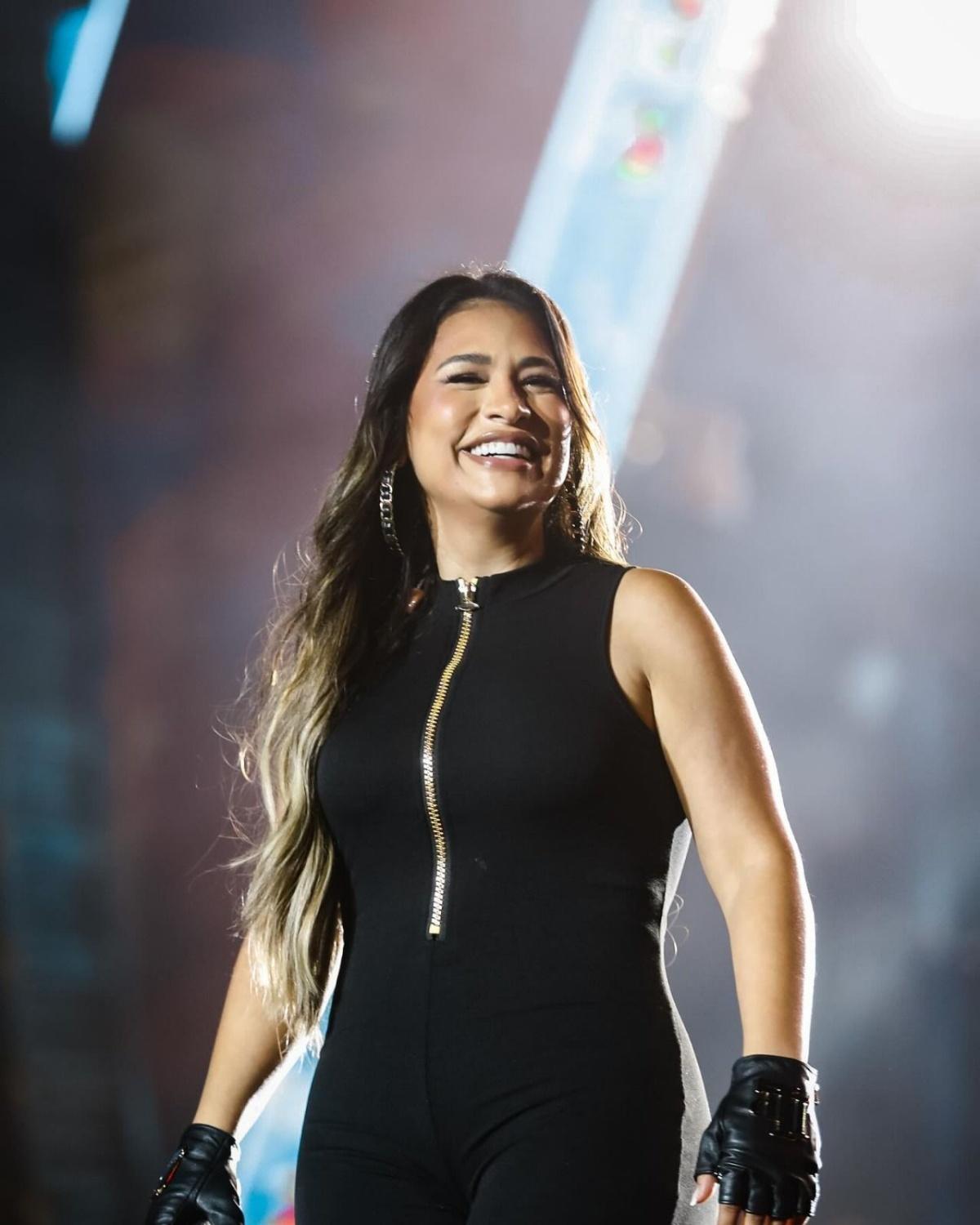 Simone Mendes grava DVD “Cantando Sua História 2” neste sábado em Manaus e libera novas guias para os fãs Simone Mendes grava DVD “Cantando Sua História 2” neste sábado em Manaus e libera novas guias para os fãs