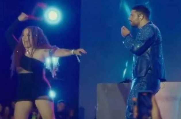 Fã tira a calcinha e arremessa em Pedro Sampaio em show Fã tira a calcinha e arremessa em Pedro Sampaio em show