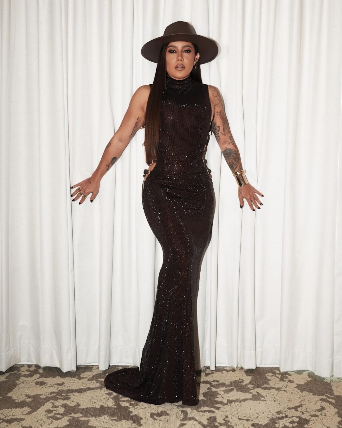 Lauana Prado chega ao Grammy Latino com vestido com mais de 70 mil cristais e fivelas banhadas a ouro Lauana Prado chega ao Grammy Latino com vestido com mais de 70 mil cristais e fivelas banhadas a ouro