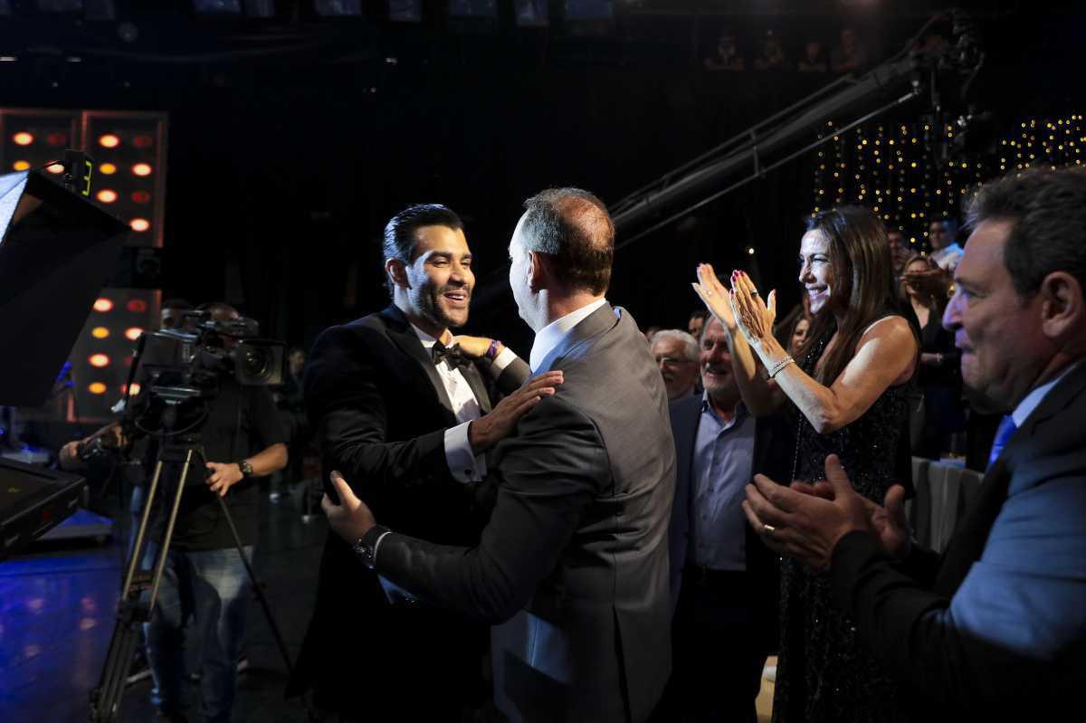 Gusttavo Lima grava Natal do Embaixador no SBT Gusttavo Lima grava Natal do Embaixador no SBT