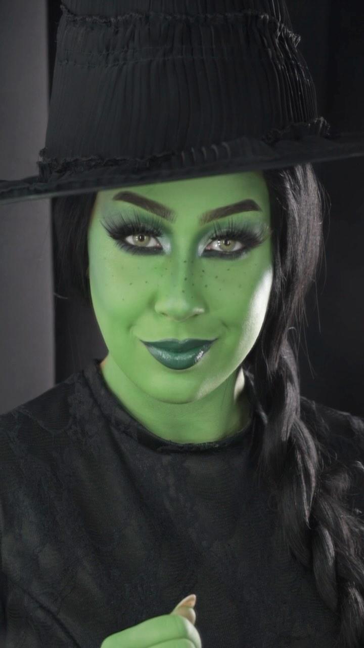 Camila Pudim interpreta Elphaba de Wicked em novos vídeos virais com 10 milhões de visualizações Camila Pudim interpreta Elphaba de Wicked em novos vídeos virais com 10 milhões de visualizações