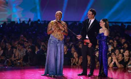 Liniker ganha quatro troféus no Prêmio Multishow. Anitta levou três, incluindo prêmio especial! Liniker ganha quatro troféus no Prêmio Multishow. Anitta levou três, incluindo prêmio especial!