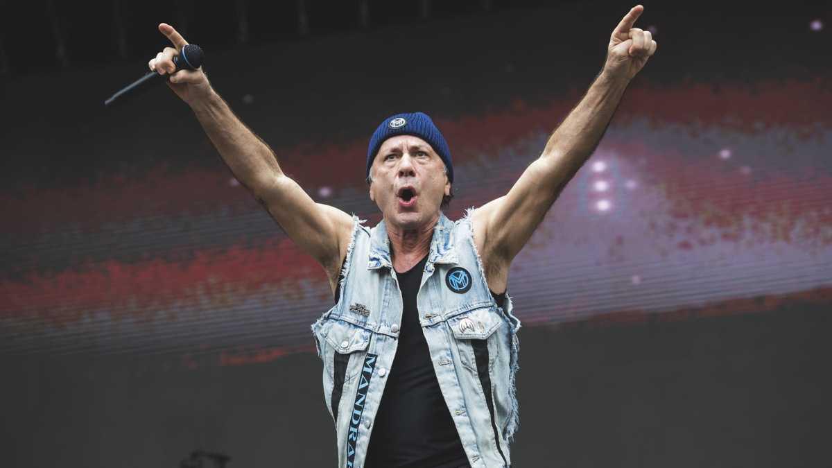 Bruce Dickinson fará show no The Town antes de Green Day e Sex Pistols Bruce Dickinson fará show no The Town antes de Green Day e Sex Pistols