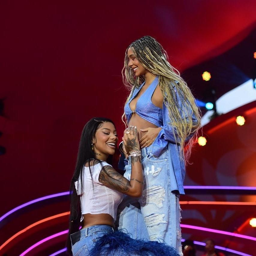 Ludmilla e Brunna Gonçalves Revelam: É Uma Menina!  Ludmilla e Brunna Gonçalves Revelam: É Uma Menina!