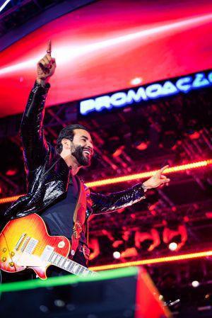 Gusttavo Lima faz história em primeira noite do "Réveillon em Alto Mar", promovido pela PromoAção
