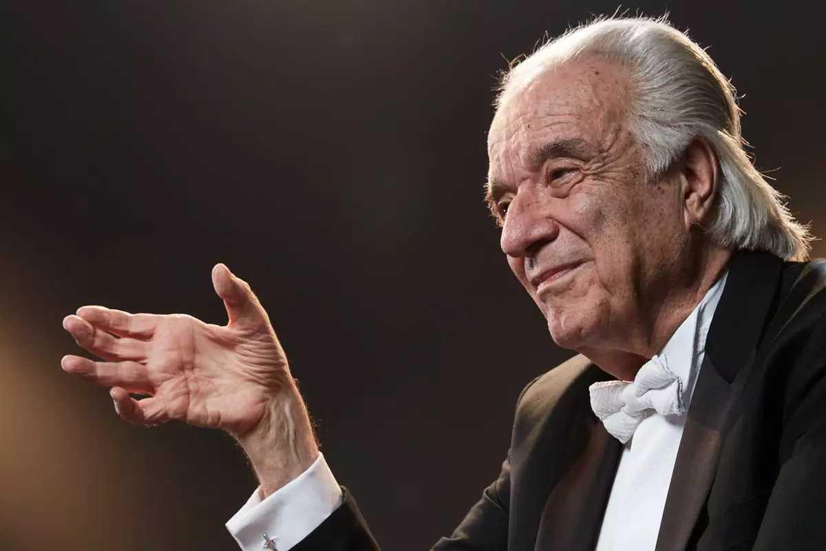 Após retirada de vesícula, maestro João Carlos tem previsão de alta