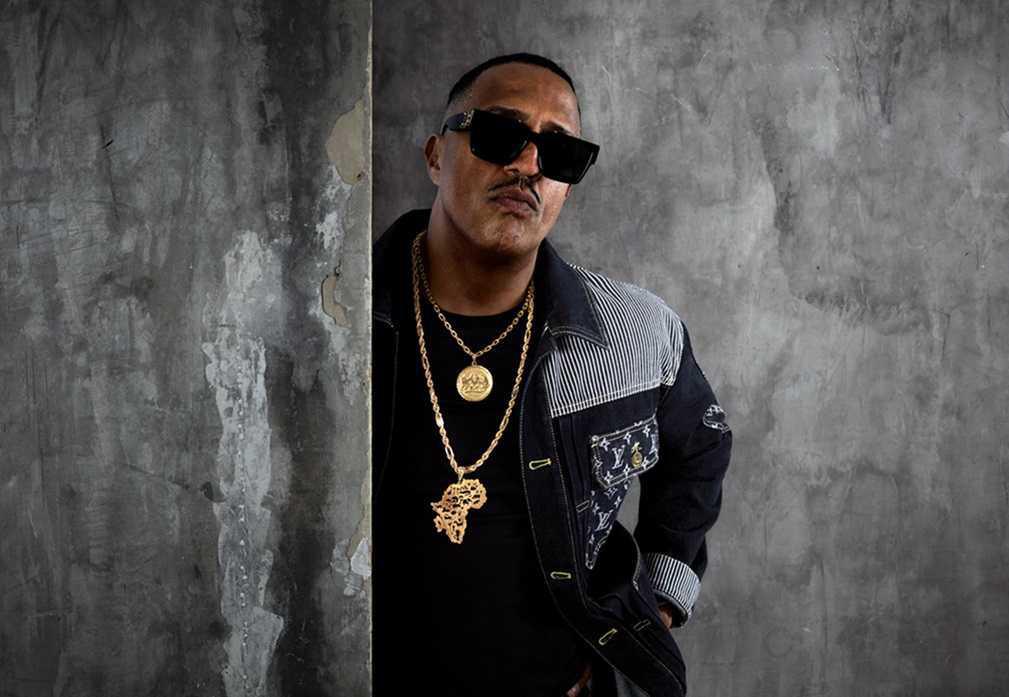 Mano Brown apresenta turnê MB10 no Estação Verão Show 2025, em Praia Grande