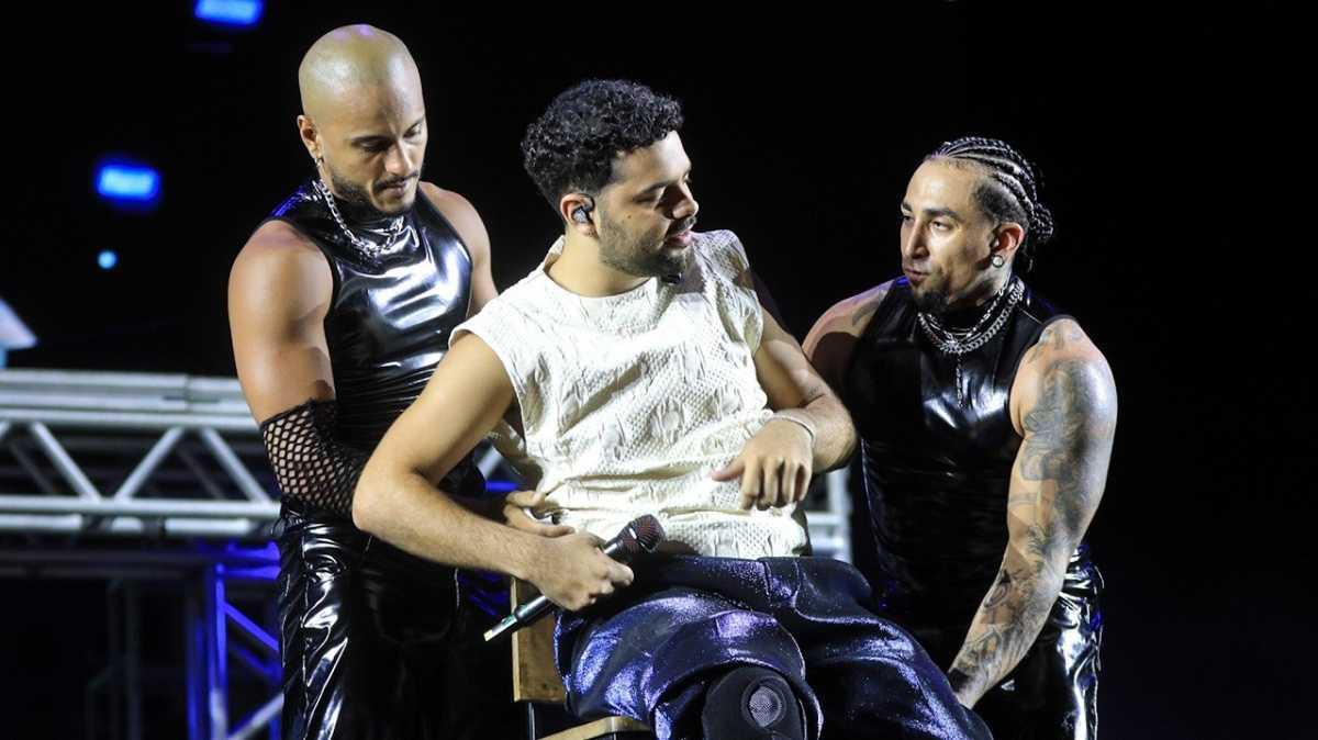 Pedro Sampaio sofre queda de palco e precisa interromper show no festival Universo Spanta 2025 Pedro Sampaio sofre queda de palco e precisa interromper show no festival Universo Spanta 2025