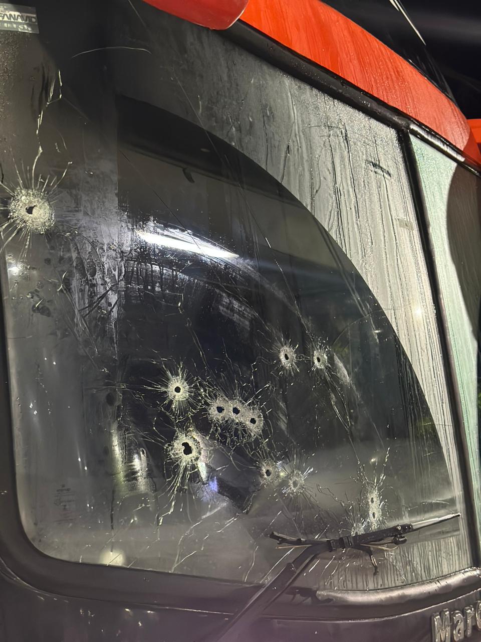 Equipe de Thiago Aquino sofre ataque a tiros durante tentativa de roubo na Bahia Equipe de Thiago Aquino sofre ataque a tiros durante tentativa de roubo na Bahia