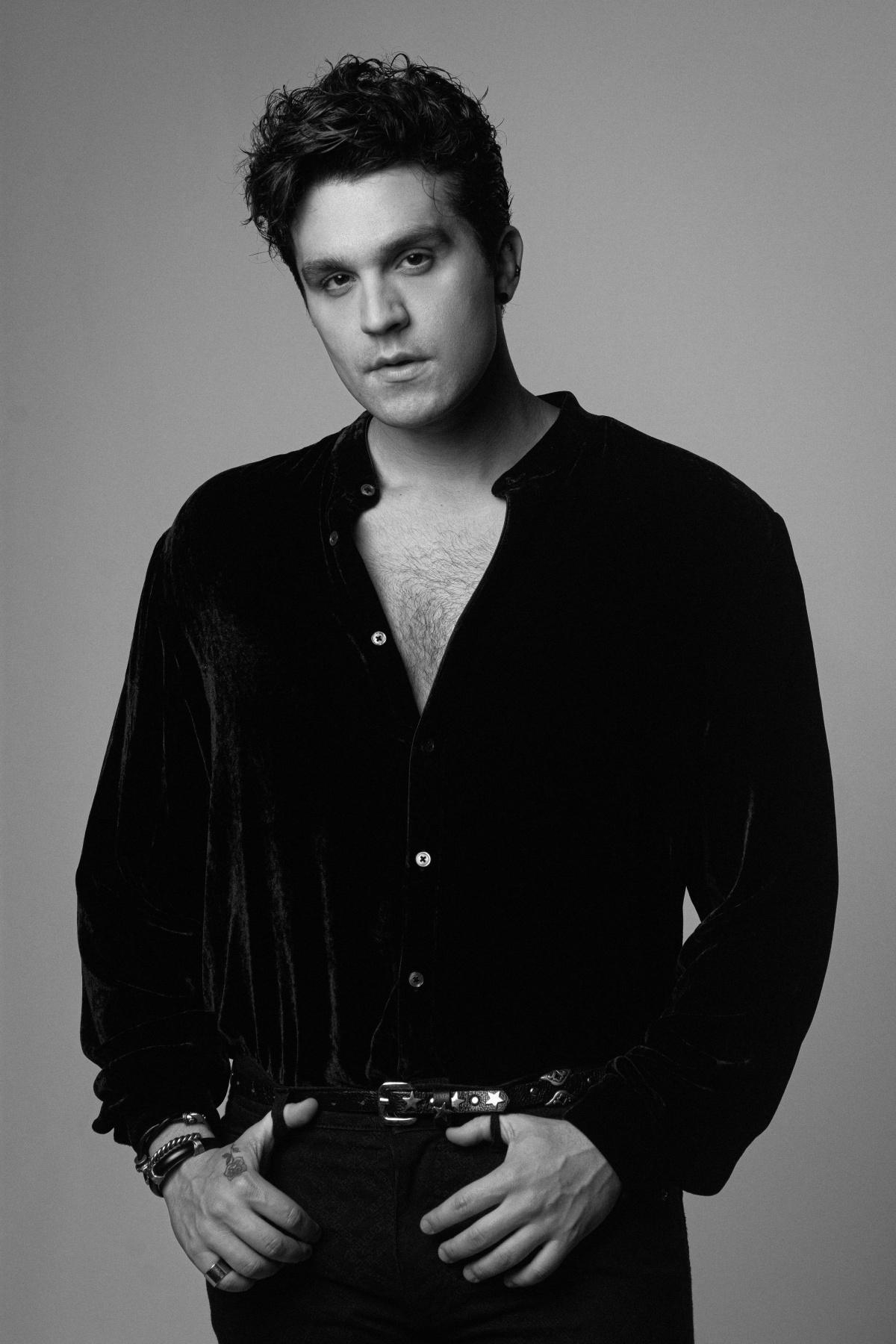 Após férias com a mulher e a filha, Luan Santana exibe ensaio inédito e divulga agenda de shows Após férias com a mulher e a filha, Luan Santana exibe ensaio inédito e divulga agenda de shows