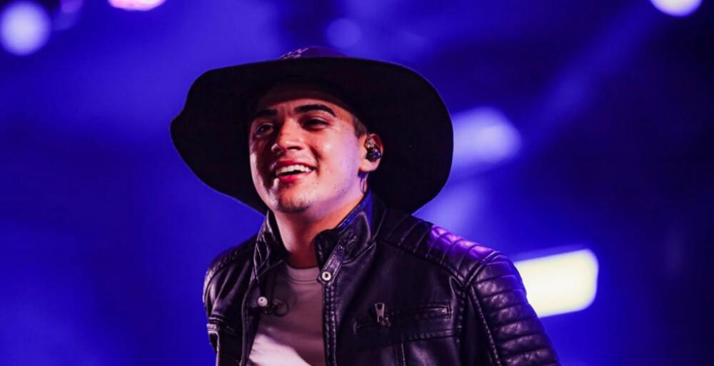 Tensão no palco: prefeito de cidade alagoana cria conflito com equipe de Natanzinho Lima Tensão no palco: prefeito de cidade alagoana cria conflito com equipe de Natanzinho Lima