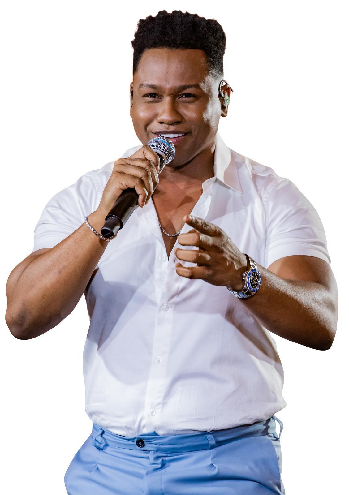 Junior Marques celebra 2 milhões de visualizações em "Estaca Zero" 