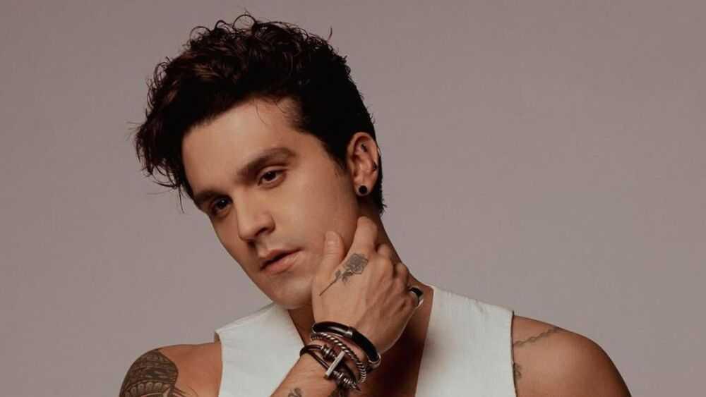 Luan Santana recebe alta após exames por suspeita de apendicite Luan Santana recebe alta após exames por suspeita de apendicite