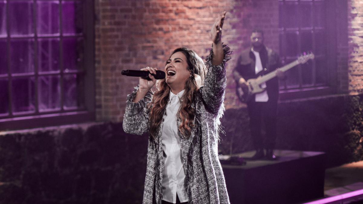 Bruna Olly celebra o sucesso de seu álbum ao vivo com "Minha Certeza" Bruna Olly celebra o sucesso de seu álbum ao vivo com "Minha Certeza"