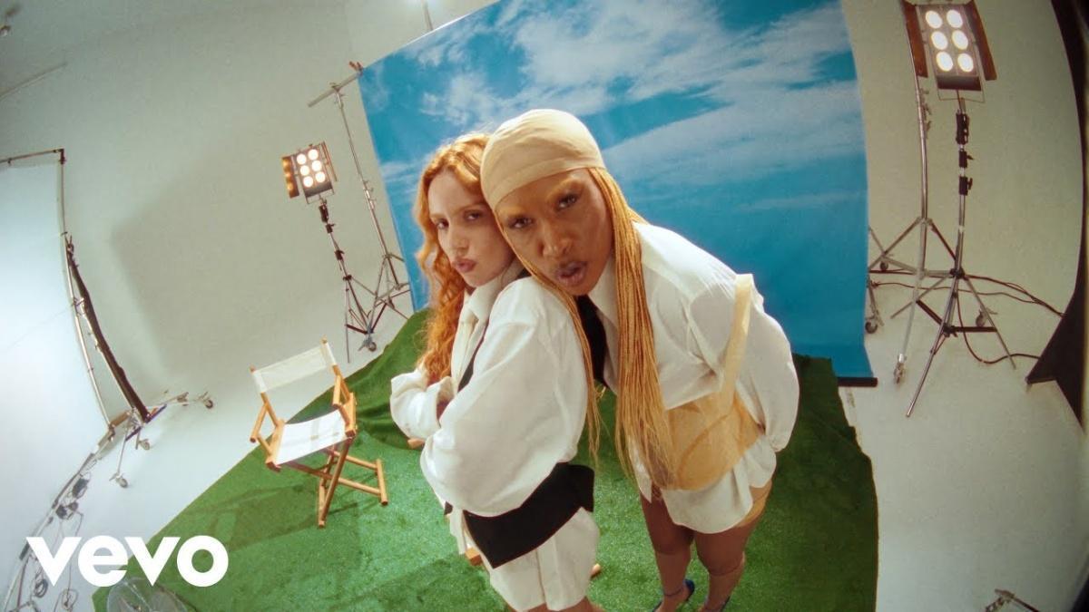 Carol Biazin, Ebony - Que Pecado! - Música e Letra Carol Biazin, Ebony - Que Pecado! - Música e Letra