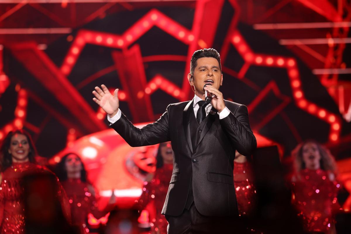 Com ingressos esgotados, Léo Magalhães celebra história da música romântica em gravação de DVD Com ingressos esgotados, Léo Magalhães celebra história da música romântica em gravação de DVD